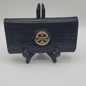 "REHAB" TORY BURCH PATENT LEATHER WALLET.